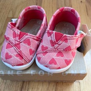 Toms baby shoes